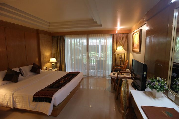 Room 12 of 66