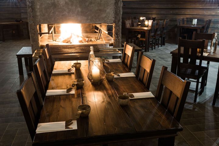 Dining 68 of 100