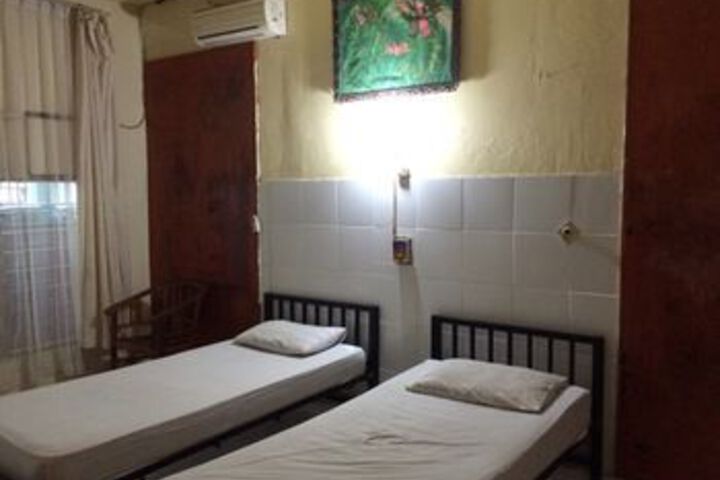 Room 13 of 22