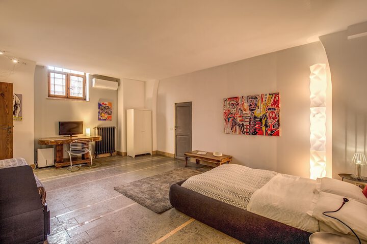 Room 4 of 25