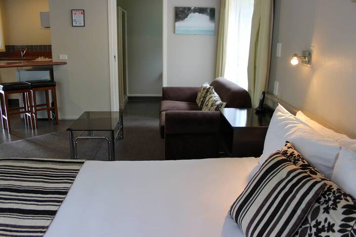 Room 210 of 302