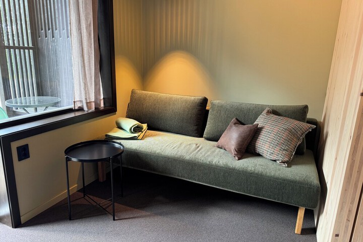 Room 5 of 76