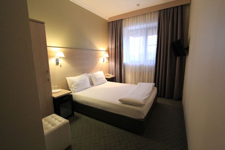 Room 11 of 42