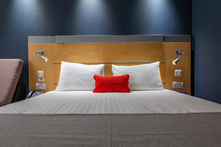 Room 34 of 93