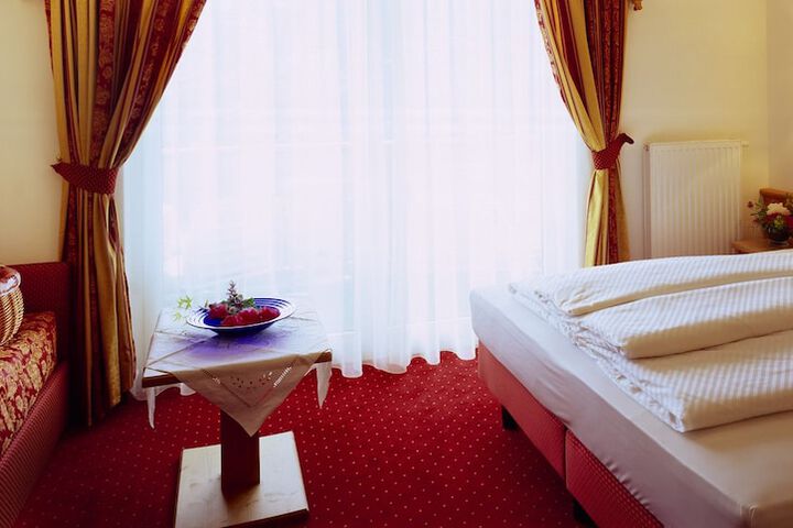 Room 6 of 46