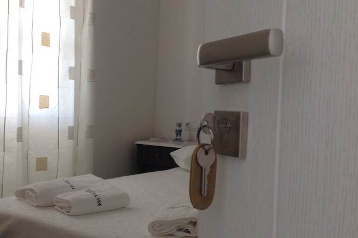 Room 7 of 47