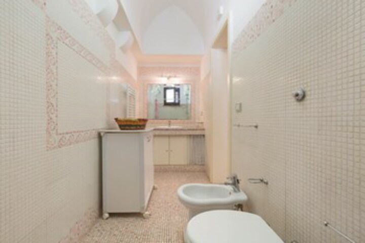 Room 3 of 10