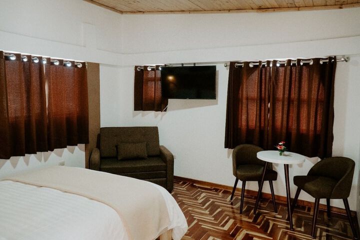 Room 5 of 16