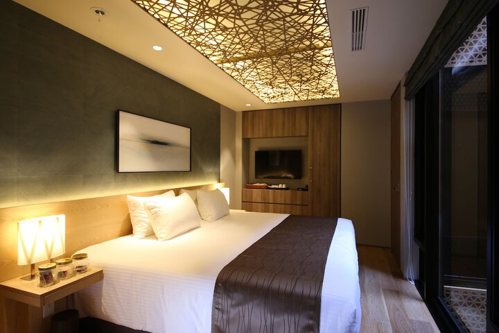 Room 13 of 176
