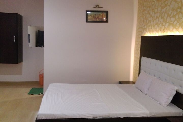 Room 10 of 25