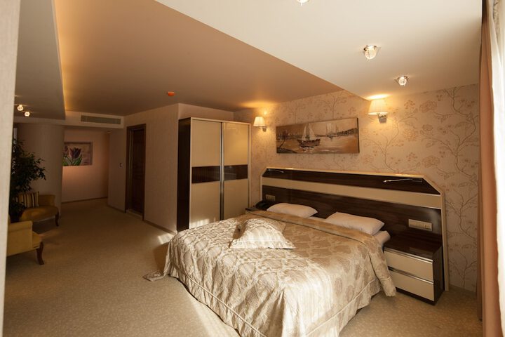 Room 11 of 53