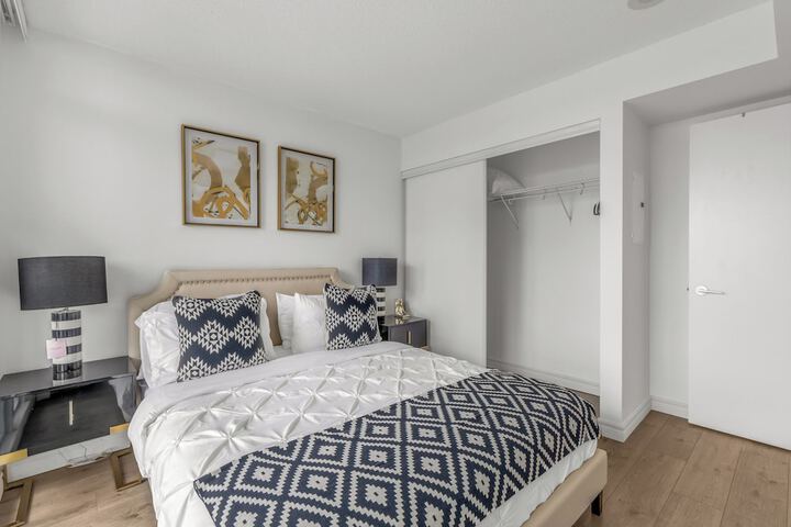 Room 4 of 10