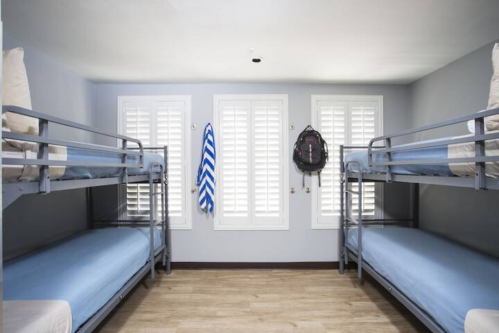 Room 6 of 42