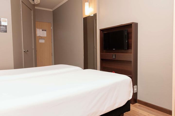 Room 21 of 77