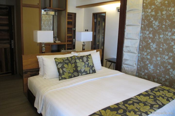 Room 8 of 90