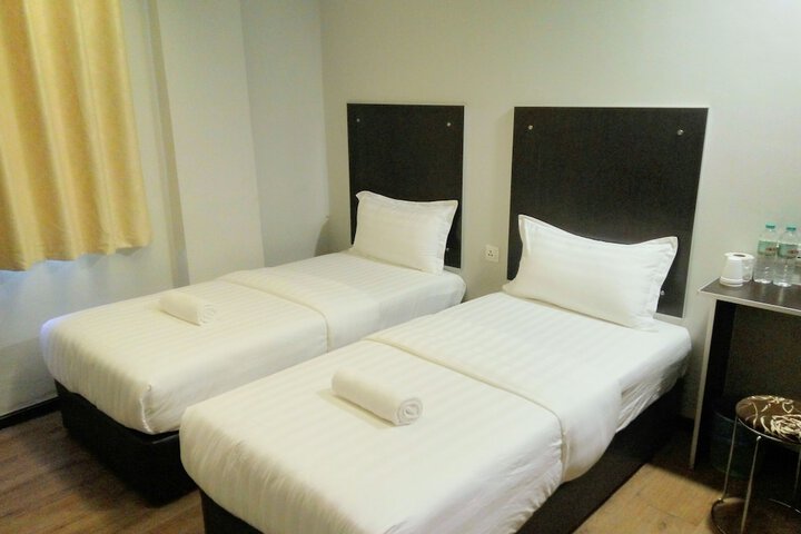 Room 9 of 18