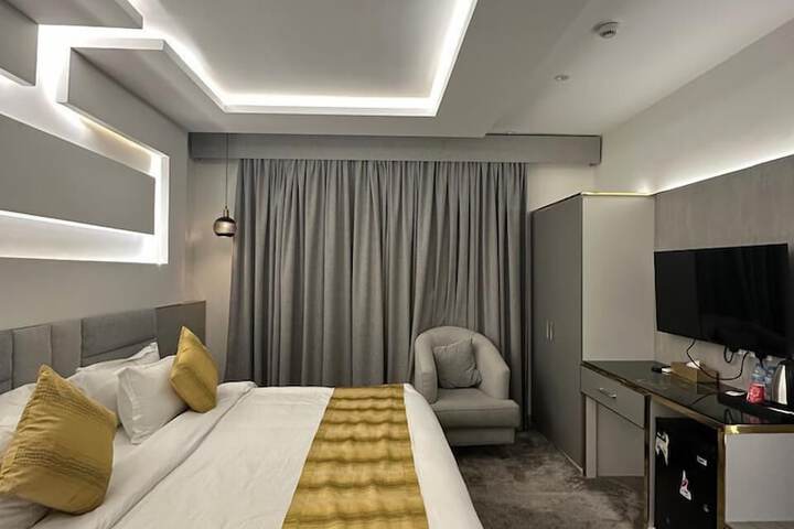 Room 9 of 43