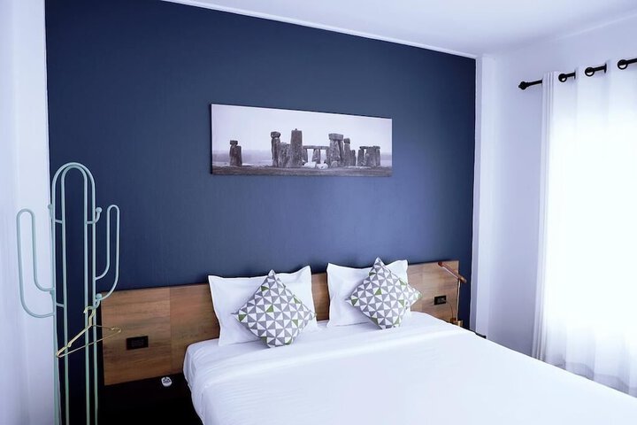 Room 10 of 20