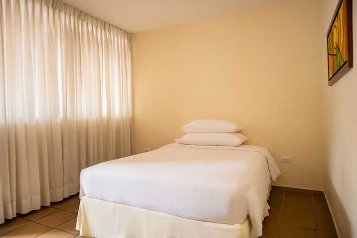 Room 13 of 120