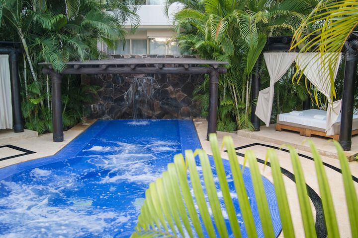 Pool 141 of 251