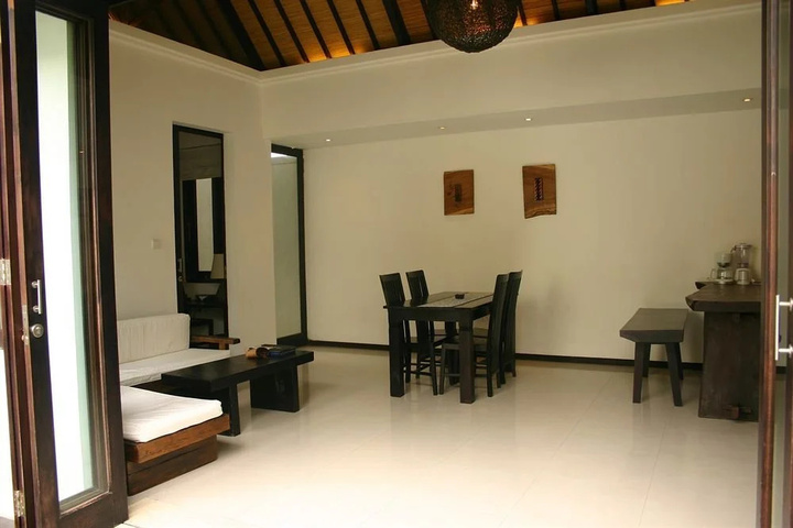 Room 6 of 19
