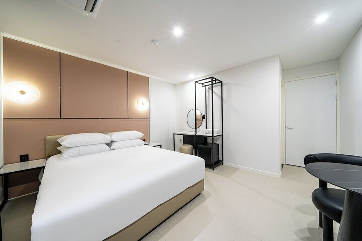 Room 5 of 27