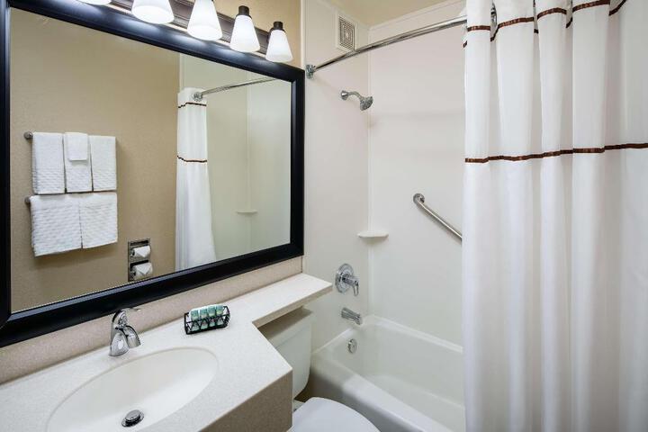 2 Double Beds (5 of 7)