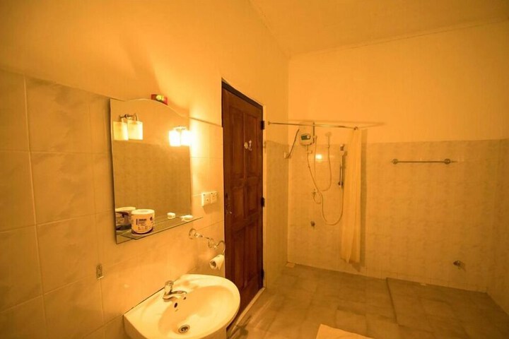 Room 35 of 53