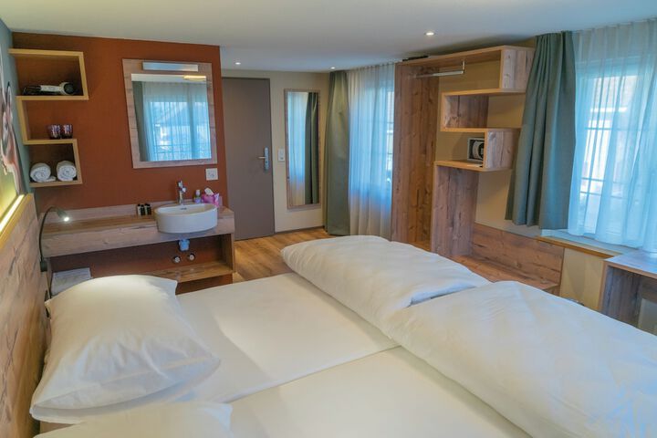 Room 25 of 125