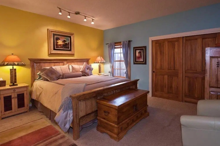 Room 4 of 18
