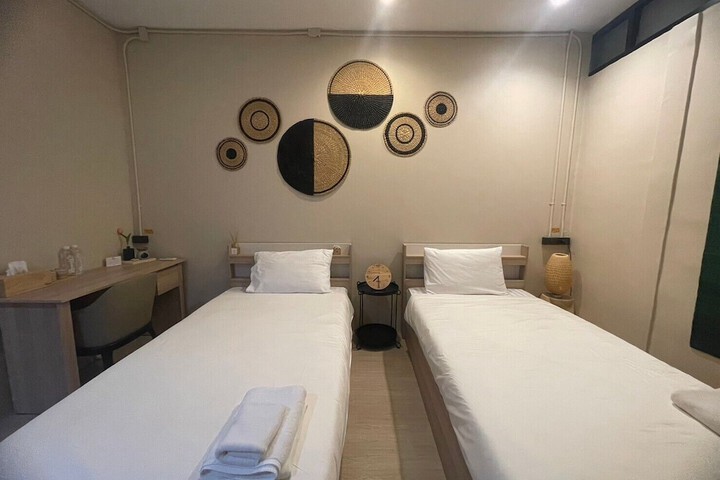 Room 4 of 20