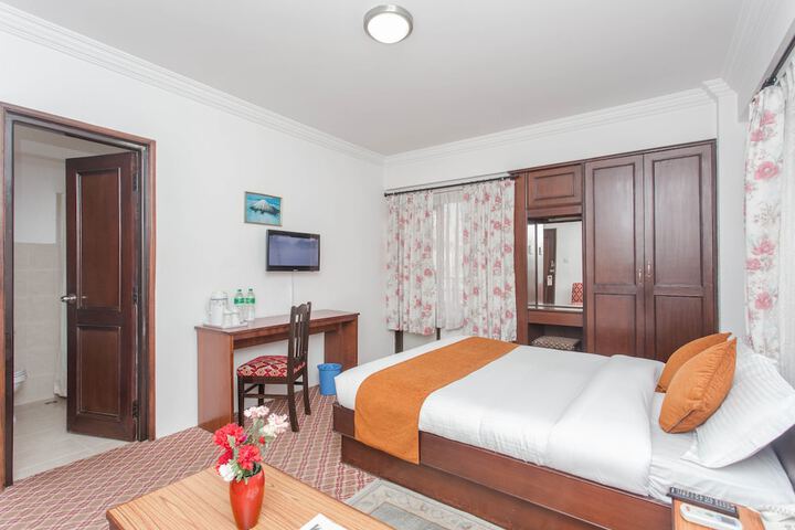 Room 5 of 93