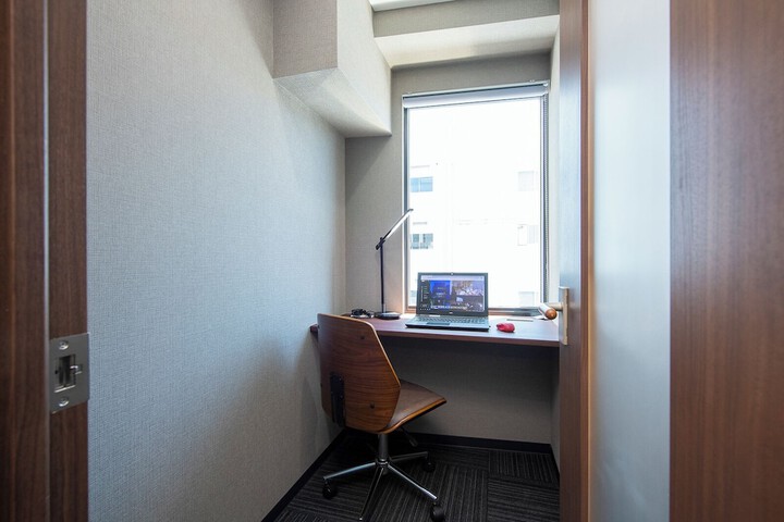 Room 10 of 18