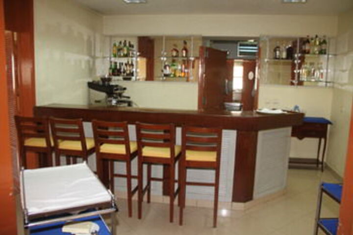 Lounge 17 of 22