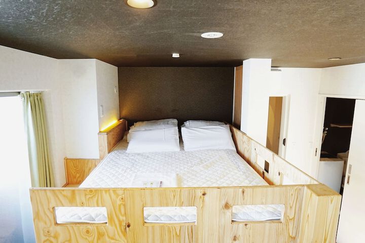 Room 13 of 50