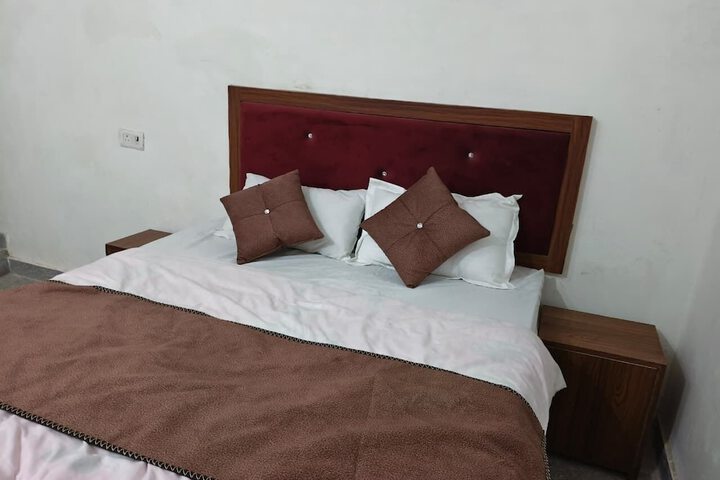 Room 3 of 12