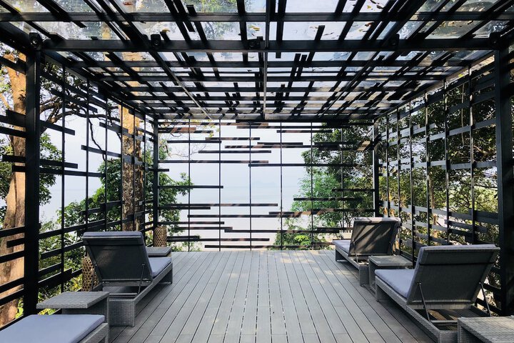 Sundeck 51 of 58