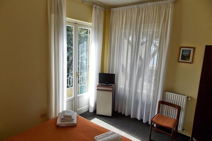 Room 27 of 65