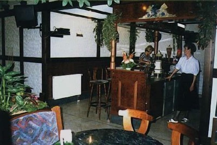 Lounge 18 of 30