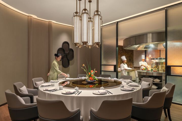 Dining 75 of 102