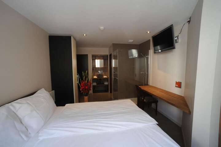 Room 11 of 32