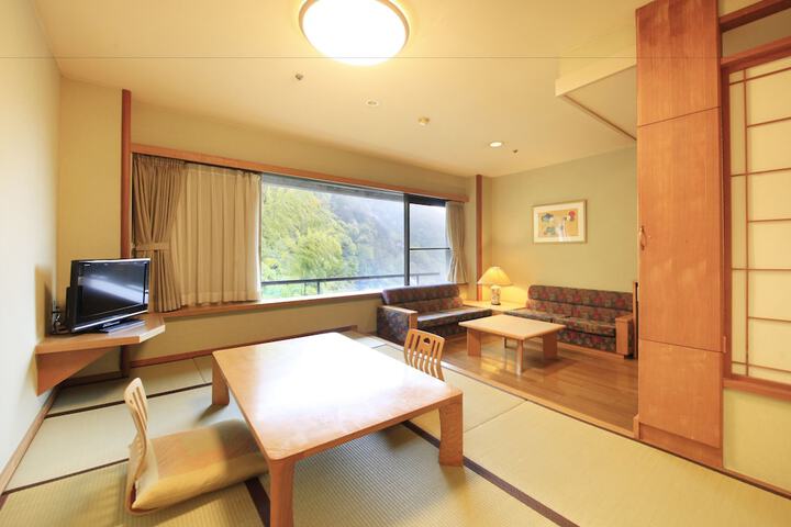 Room 14 of 105