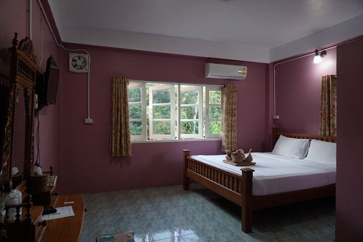Room 13 of 34