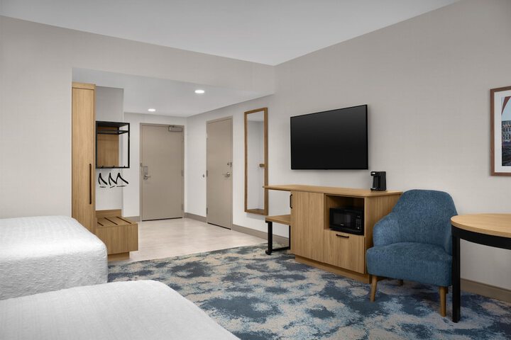 Room 16 of 38