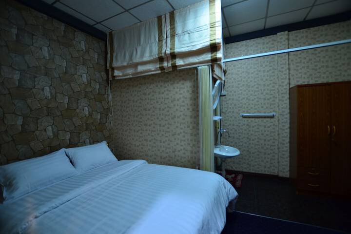 Room 7 of 108