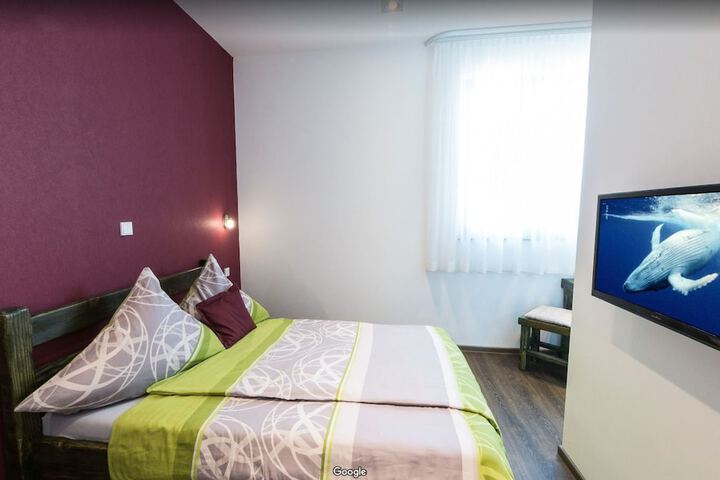 Room 3 of 37