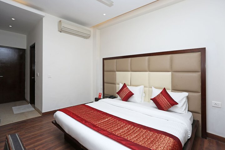 Room 9 of 24