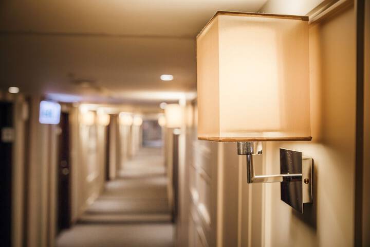 Ballroom/Hall 72 of 78