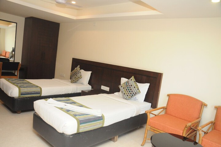 Room 21 of 38