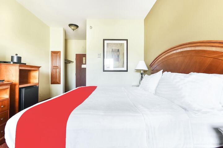 1 King Bed (9 of 20)